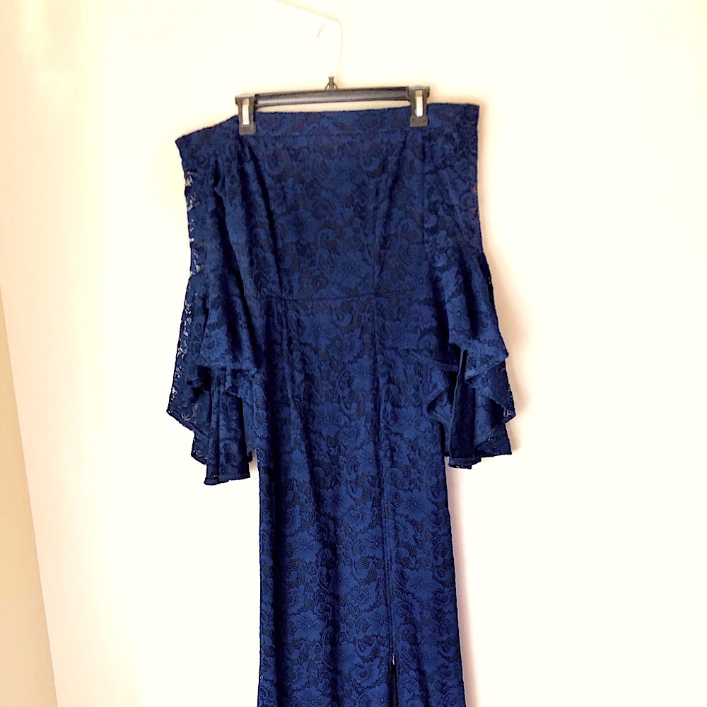 Navy blue prom dress w/navy blue lace black slip. Lace sleeves adjustable slip.
